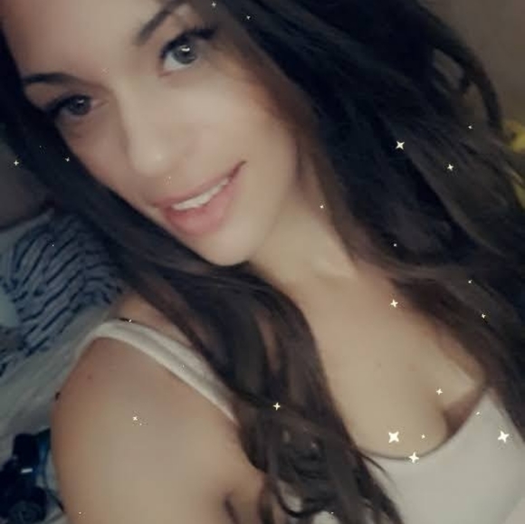 Meet your Posher, Amber - Picture 2 of 16